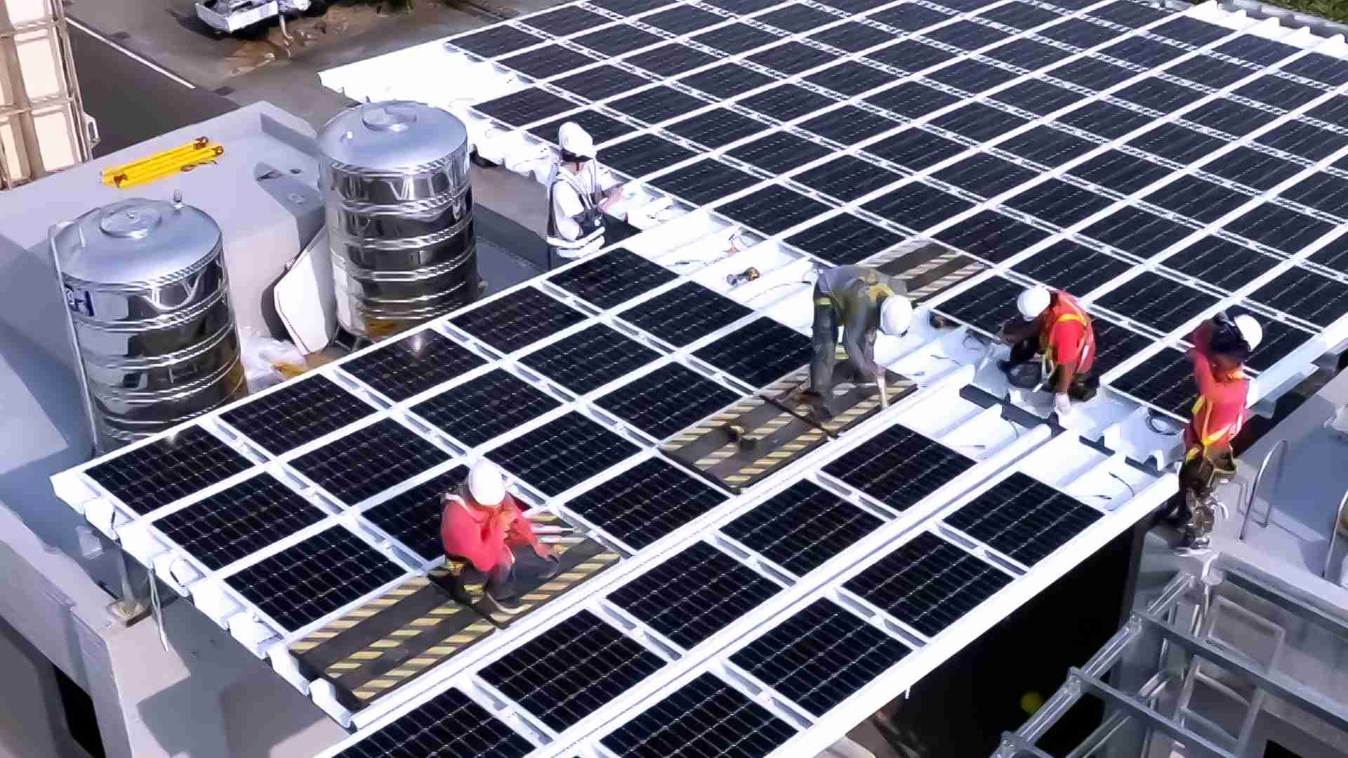 人生就是博着力于替代能源之技术研发，，如光电浪板的相关制程、、、设备与产品，，，，其中所开发之光电整合型浪板，，，减少传统金属支架安装，，，更提升耐候度，，，可广泛运用于多元场域，，并辅助建筑达到净零碳排目标