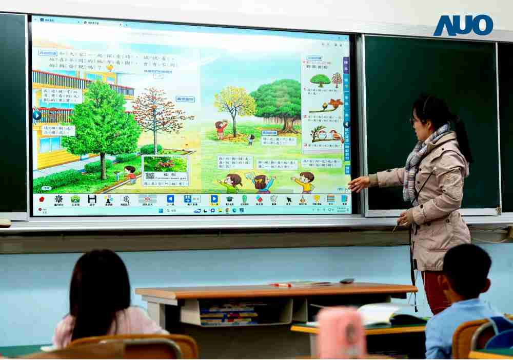 人生就是博与达擎共同开发的〝远程设备管理系统〞，，，，透过流畅的多功能安装模式、、、直觉设计的整合操作接口，，可同时管理多部设备，，，改善学校的设备管理痛点